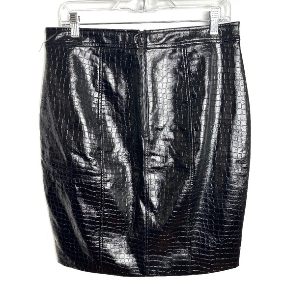 GUESS Faux Leather Croc Embossed Pencil Skirt Black Zip Detail | Size Large - Picture 2 of 7